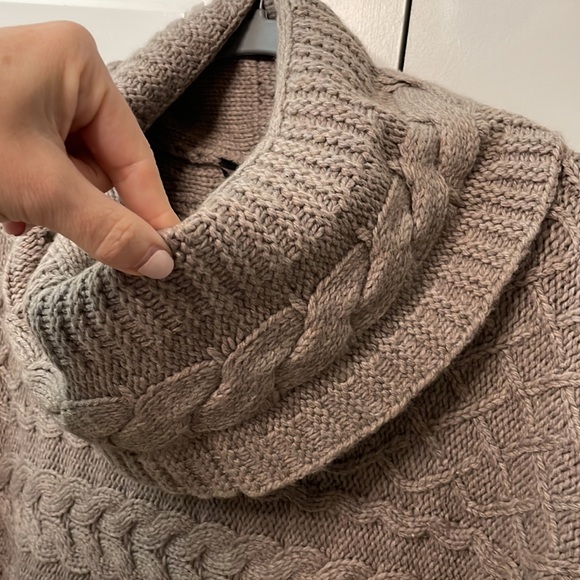 BCBG NWT small wool blend short sleeve poncho cowl neck - Picture 10 of 14